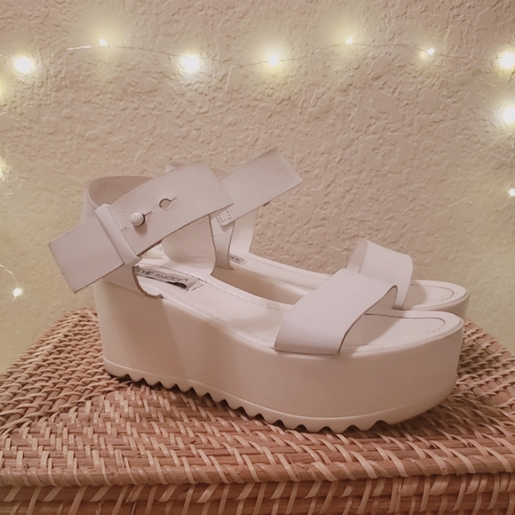 SOLD! Steve Madden Sandals - Picture 2 of 2